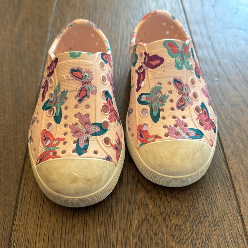 Native Toddler Butterly Shoes in size 7